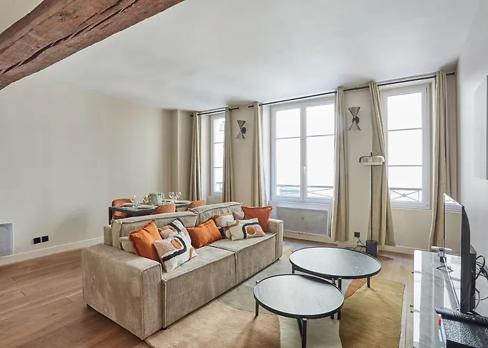 Louvre Museum By Prestige *